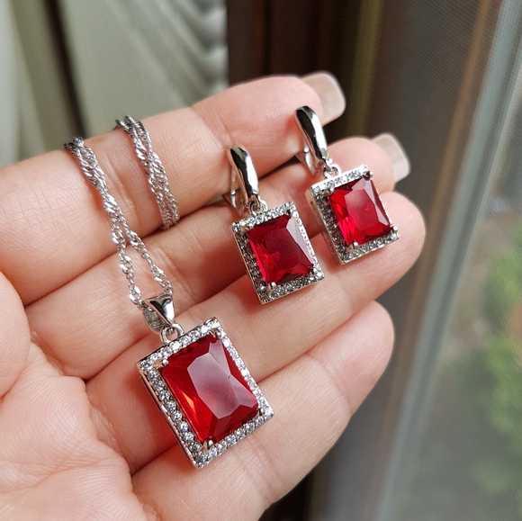 Swarovski Elements 925 Sterling Silver Emerald-cut Garnet Red Ring NEW - Picture 2 of 15